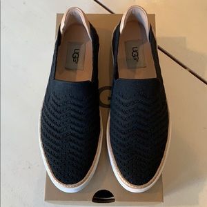 UGG LOAFERS BLACK, white sole with tan band